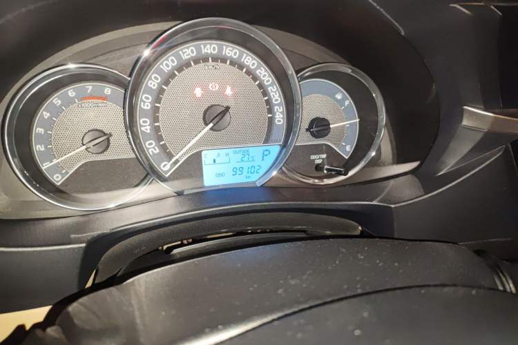 Used Toyota Corolla 2017 1.6L CVT GL Odometer Close Up