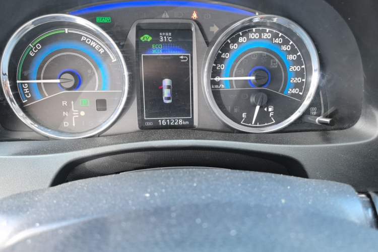 Used Toyota Corolla 2017 Revised Dual-Engine 1.8L E-CVT Leading Edition Odometer Close Up