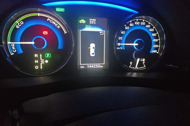 Used Toyota Corolla 2017 Revised Dual-Engine 1.8L E-CVT Leading Edition Odometer Close Up