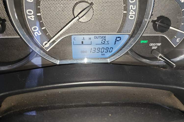 Used Toyota Corolla 2017 Revised Version 1.6L S-CVT GL Odometer Close Up