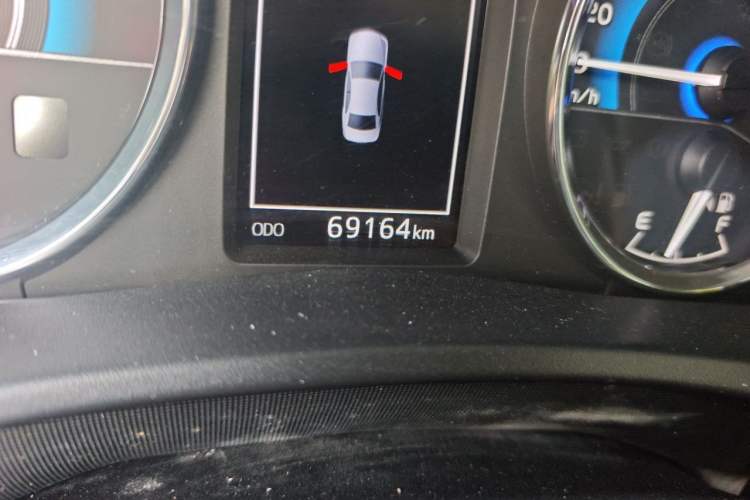 Used Toyota Corolla 2017 Revised Dual-Engine 1.8L E-CVT Leading Edition Odometer Close Up