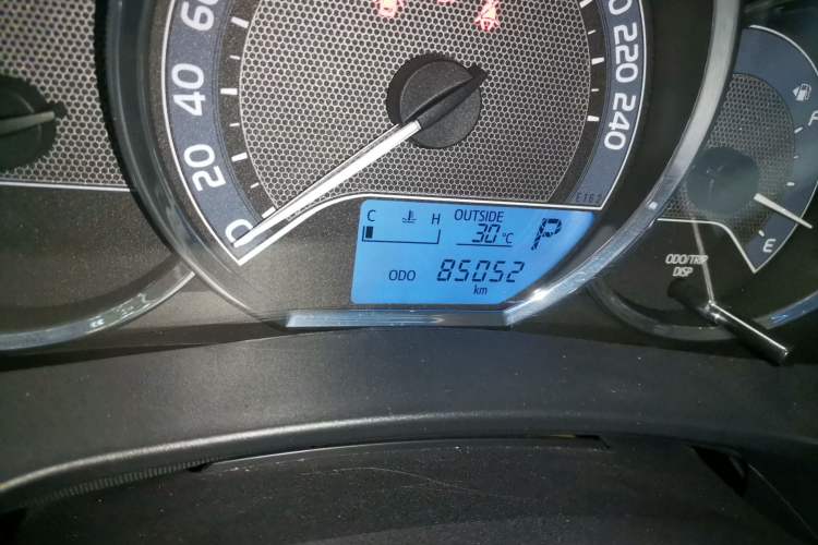 Used Toyota Corolla 2017 Revised Version 1.6L S-CVT GL Odometer Close Up