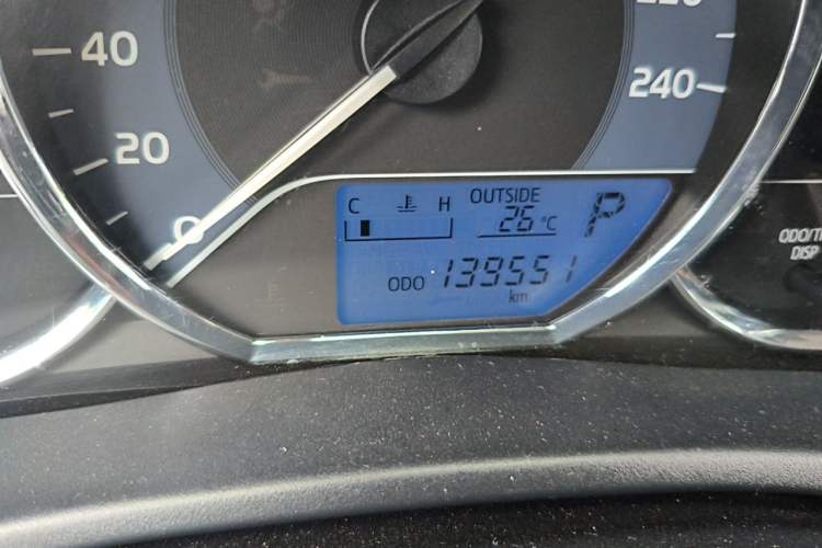 Used Toyota Corolla 2017 Revised Version 1.2T S-CVT GL-i Odometer Close Up