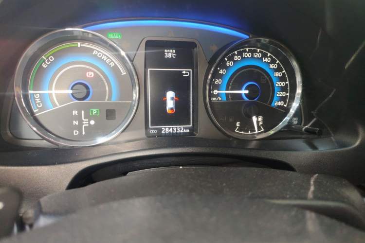 Used Toyota Corolla 2017 Revised Dual-Engine 1.8L E-CVT Leading Edition Odometer Close Up