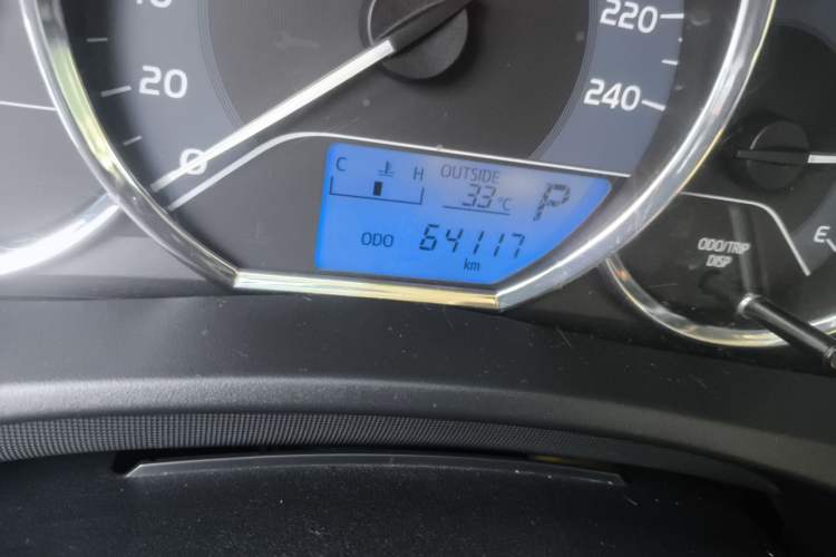 Used Toyota Corolla 2017 Revised Version 1.2T S-CVT GL Odometer Close Up