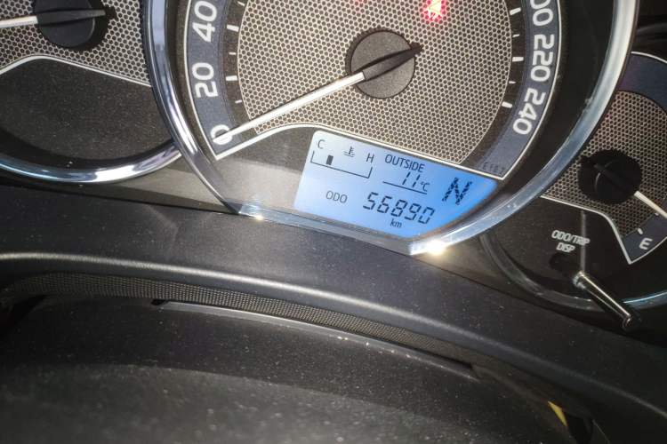 Used Toyota Corolla 2017 1.6L CVT GL Odometer Close Up