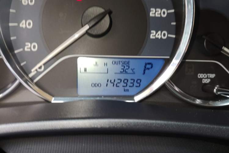 Used Toyota Corolla 2017 Revised Version 1.2T S-CVT GL Odometer Close Up