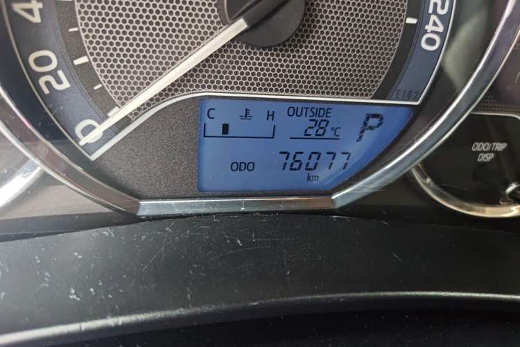 Used Toyota Corolla 2017 1.6L CVT GL Odometer Close Up