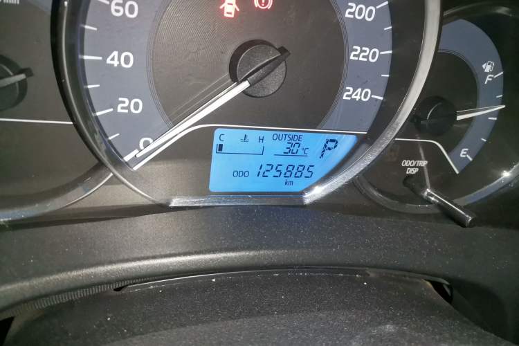 Used Toyota Corolla 2017 Revised Version 1.2T S-CVT GL Odometer Close Up
