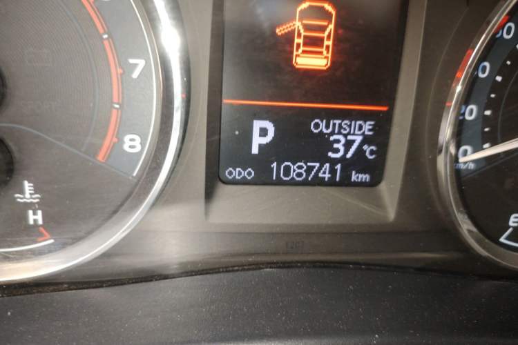 Used Toyota Corolla 2017 Revised Version 1.2T S-CVT GL-i Odometer Close Up