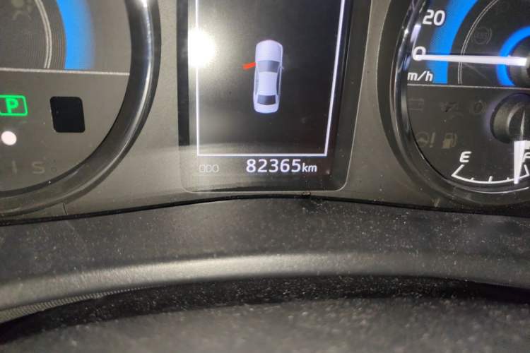 Used Toyota Corolla 2017 Revised Dual-Engine 1.8L E-CVT Leading Edition Odometer Close Up