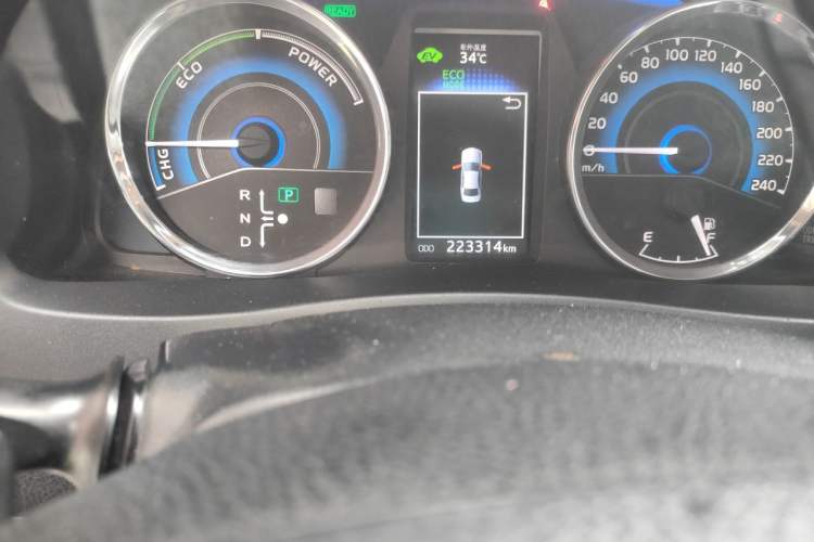 Used Toyota Corolla 2017 Revised Dual-Engine 1.8L E-CVT Leading Edition Odometer Close Up