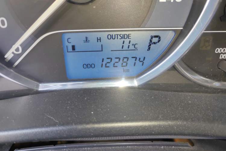 Used Toyota Corolla 2017 Revised Version 1.2T S-CVT GL Odometer Close Up