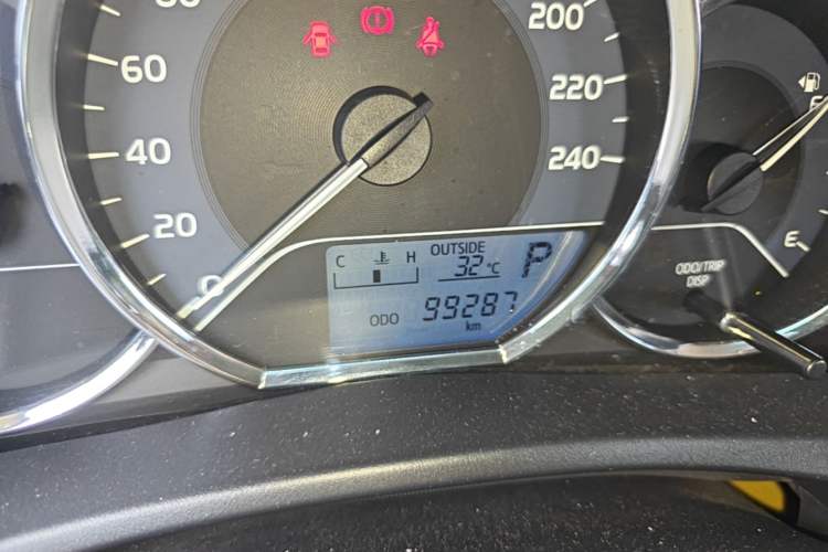 Used Toyota Corolla 2017 Revised Version 1.2T S-CVT GL Odometer Close Up