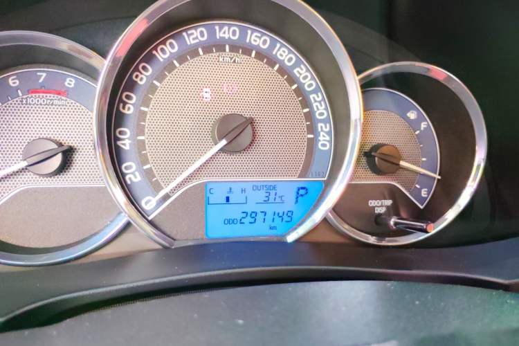 Used Toyota Corolla 2017 Revised Version 1.6L S-CVT GL Odometer Close Up