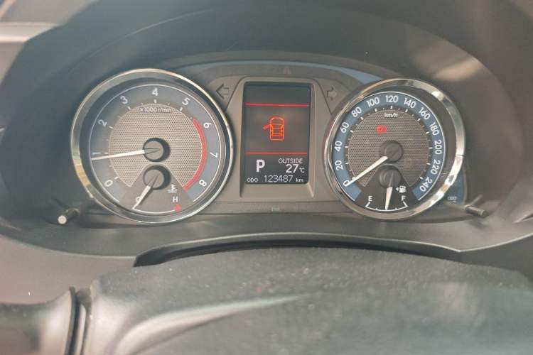 Used Toyota Corolla 2017 1.2T CVT GL-i Odometer Close Up