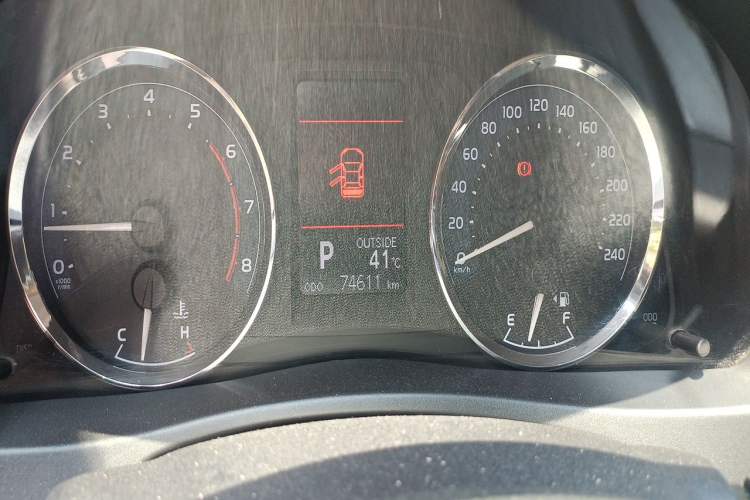 Used Toyota Corolla 2017 Revised Version 1.2T S-CVT GL-i Odometer Close Up