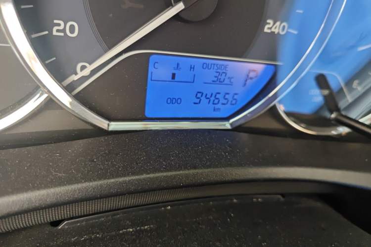 Used Toyota Corolla 2017 Revised Version 1.2T S-CVT GL Odometer Close Up