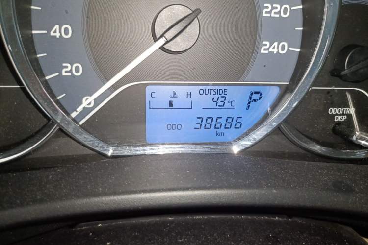 Used Toyota Corolla 2017 Revised Version 1.2T S-CVT GL Odometer Close Up