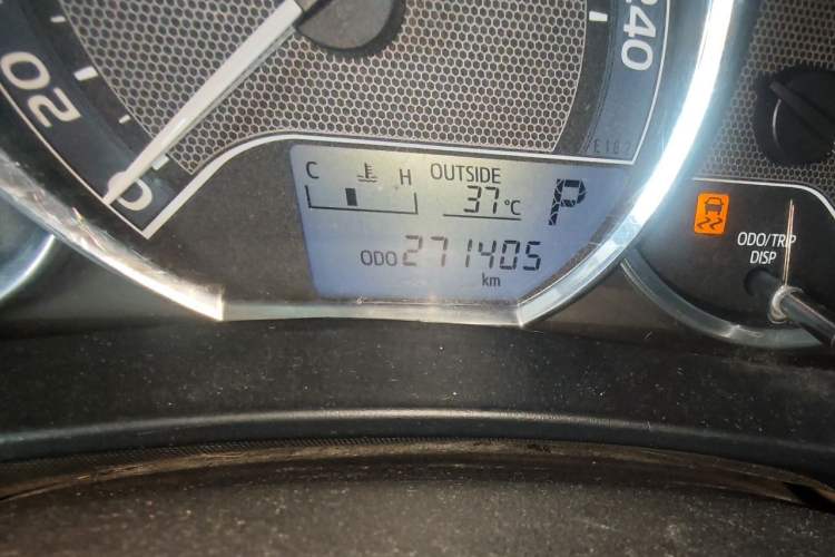 Used Toyota Corolla 2017 1.2T CVT GL Odometer Close Up