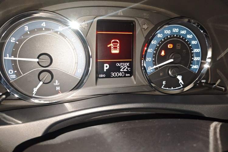 Used Toyota Corolla 2017 Revised Version 1.2T S-CVT GL-i Odometer Close Up
