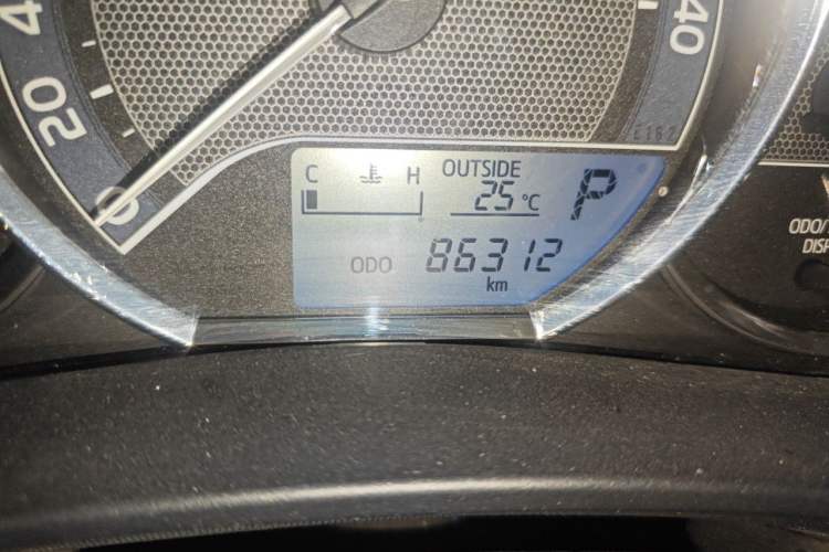 Used Toyota Corolla 2017 1.6L CVT GL Odometer Close Up
