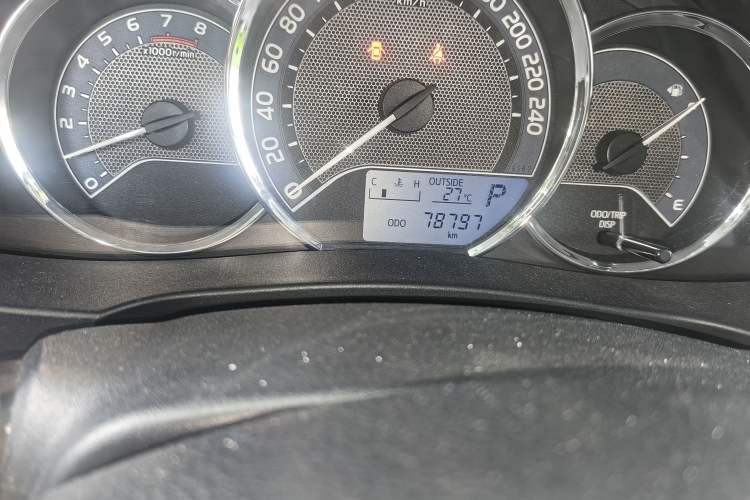 Used Toyota Corolla 2017 Revised Version 1.6L S-CVT GL Odometer Close Up
