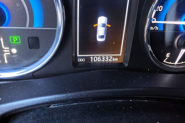 Used Toyota Corolla 2017 Revised Dual-Engine 1.8L E-CVT Leading Edition Odometer Close Up