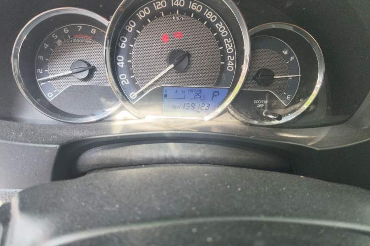 Used Toyota Corolla 2017 1.6L CVT GL Odometer Close Up