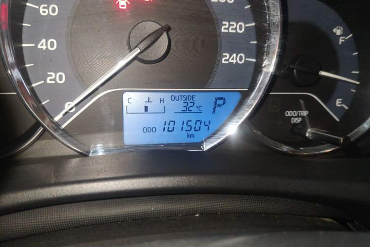 Used Toyota Corolla 2017 Revised Version 1.2T S-CVT GL Odometer Close Up