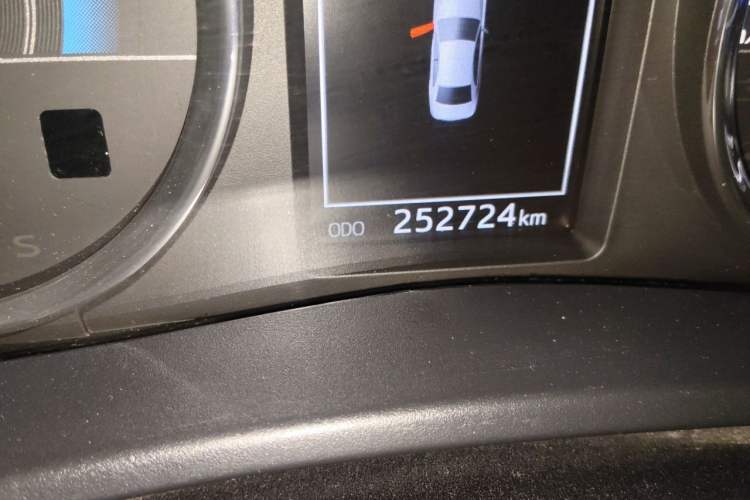 Used Toyota Corolla 2017 Revised Dual-Engine 1.8L E-CVT Leading Edition Odometer Close Up
