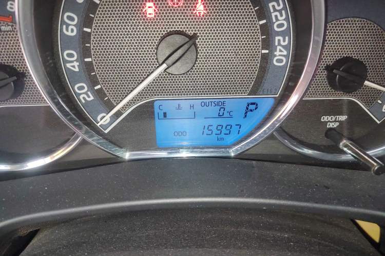 Used Toyota Corolla 2017 1.6L CVT GL Odometer Close Up