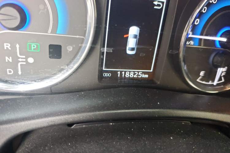 Used Toyota Corolla 2017 Revised Dual-Engine 1.8L E-CVT Elite Edition Odometer Close Up