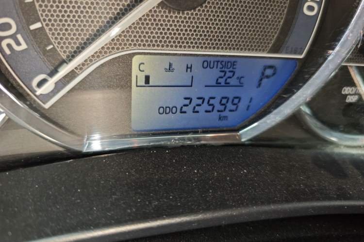 Used Toyota Corolla 2017 1.2T CVT GL Odometer Close Up