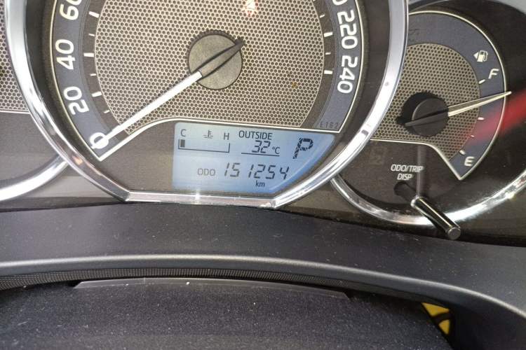 Used Toyota Corolla 2017 1.2T CVT GL Odometer Close Up