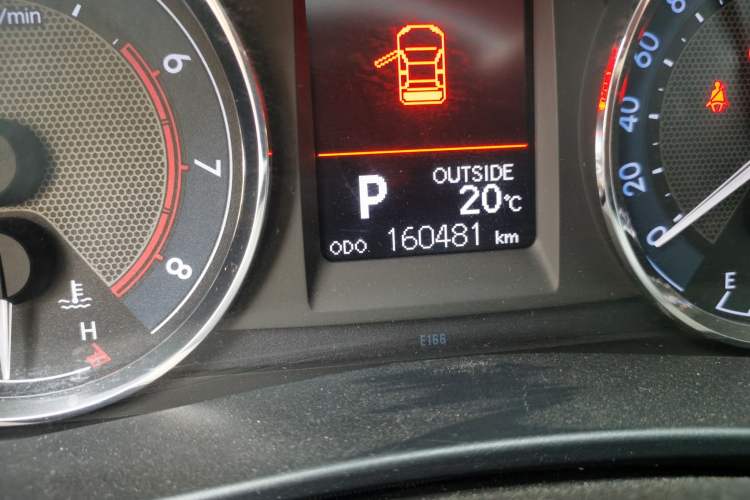 Used Toyota Corolla 2017 1.2T CVT GL-i Leather Edition Odometer Close Up