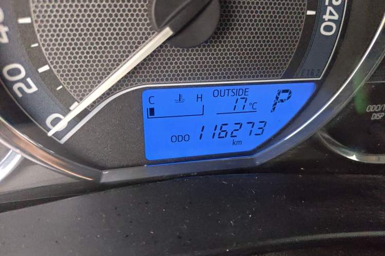Used Toyota Corolla 2017 1.6L CVT GL Odometer Close Up