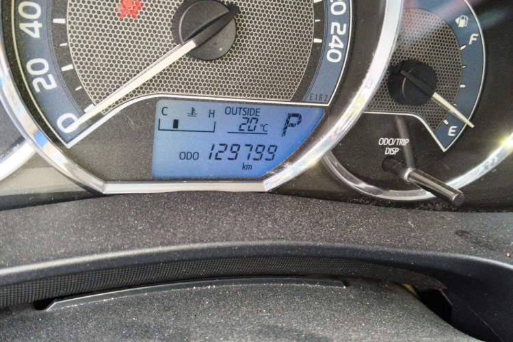 Used Toyota Corolla 2017 Revised Version 1.6L S-CVT GL Odometer Close Up