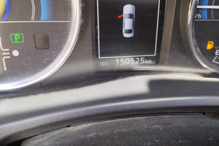Used Toyota Corolla 2017 Revised Dual-Engine 1.8L E-CVT Leading Edition Odometer Close Up