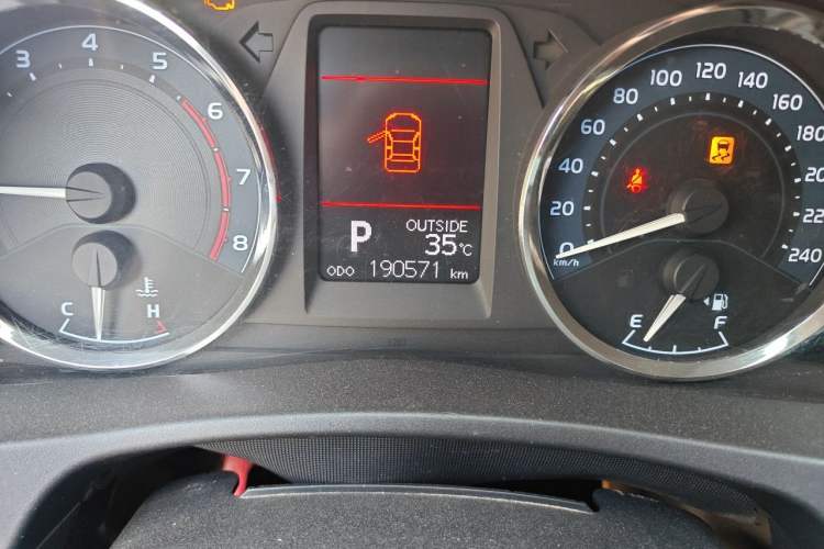 Used Toyota Corolla 2017 Revised Version 1.2T S-CVT GL-i Odometer Close Up