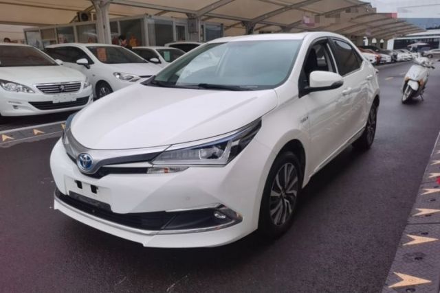 Ojetý Toyota Corolla 2017 Revised Dual-Engine 1.8L E-CVT Elite Edition