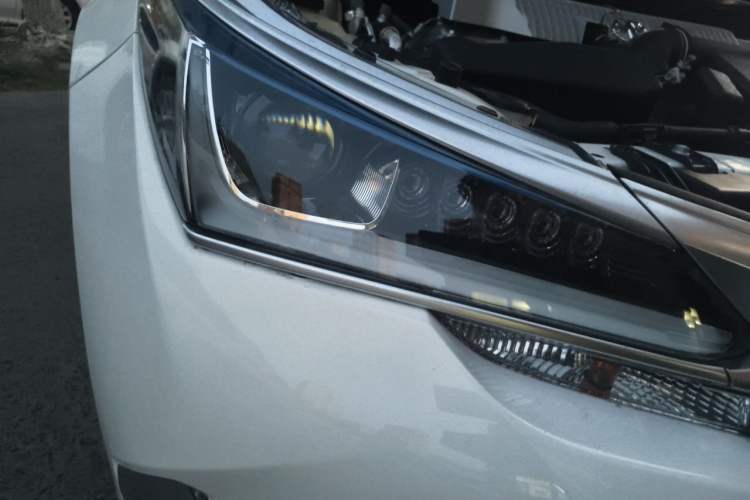 Used Toyota Corolla 2017 Revised Dual-Engine 1.8L E-CVT Elite Edition Right Front Headlight