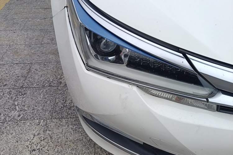 Used Toyota Corolla 2017 Revised Dual-Engine 1.8L E-CVT Leading Edition Right Front Headlight