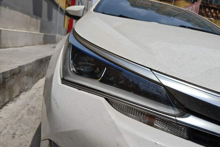 Used Toyota Corolla 2017 Revised Dual-Engine 1.8L E-CVT Leading Edition Right Front Headlight