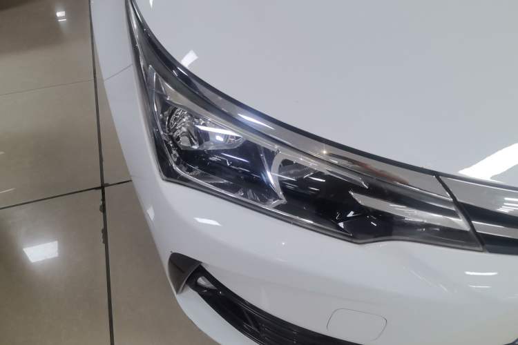 Used Toyota Corolla 2017 Revised Version 1.2T S-CVT GL Right Front Headlight