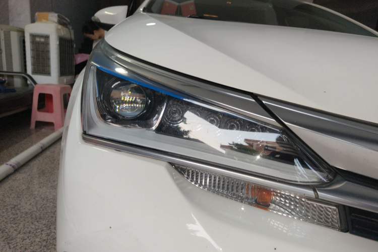 Used Toyota Corolla 2017 Revised Dual-Engine 1.8L E-CVT Leading Edition Right Front Headlight