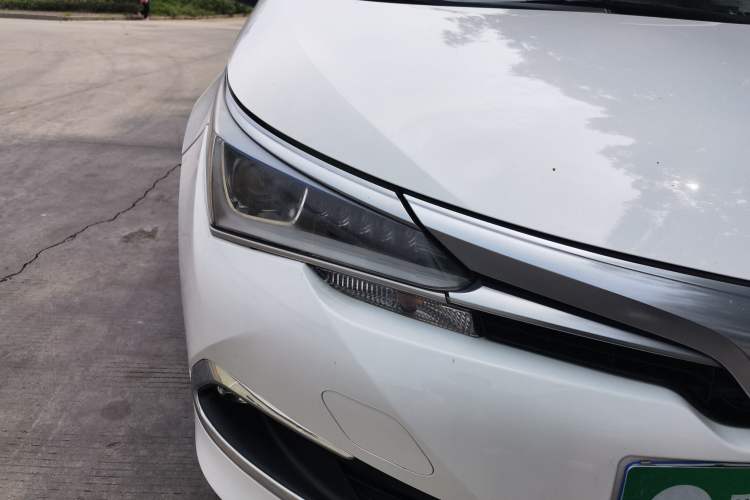 Used Toyota Corolla 2017 Revised Dual-Engine 1.8L E-CVT Leading Edition Right Front Headlight