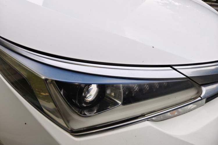 Used Toyota Corolla 2017 Revised Dual-Engine 1.8L E-CVT Elite Edition Right Front Headlight