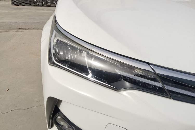 Used Toyota Corolla 2017 Revised Version 1.2T S-CVT GL Right Front Headlight