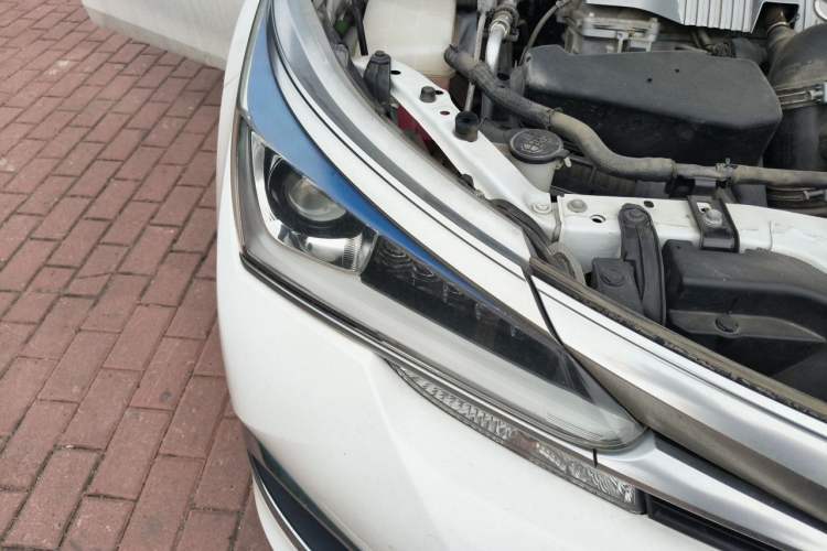 Used Toyota Corolla 2017 Revised Dual-Engine 1.8L E-CVT Leading Edition Right Front Headlight